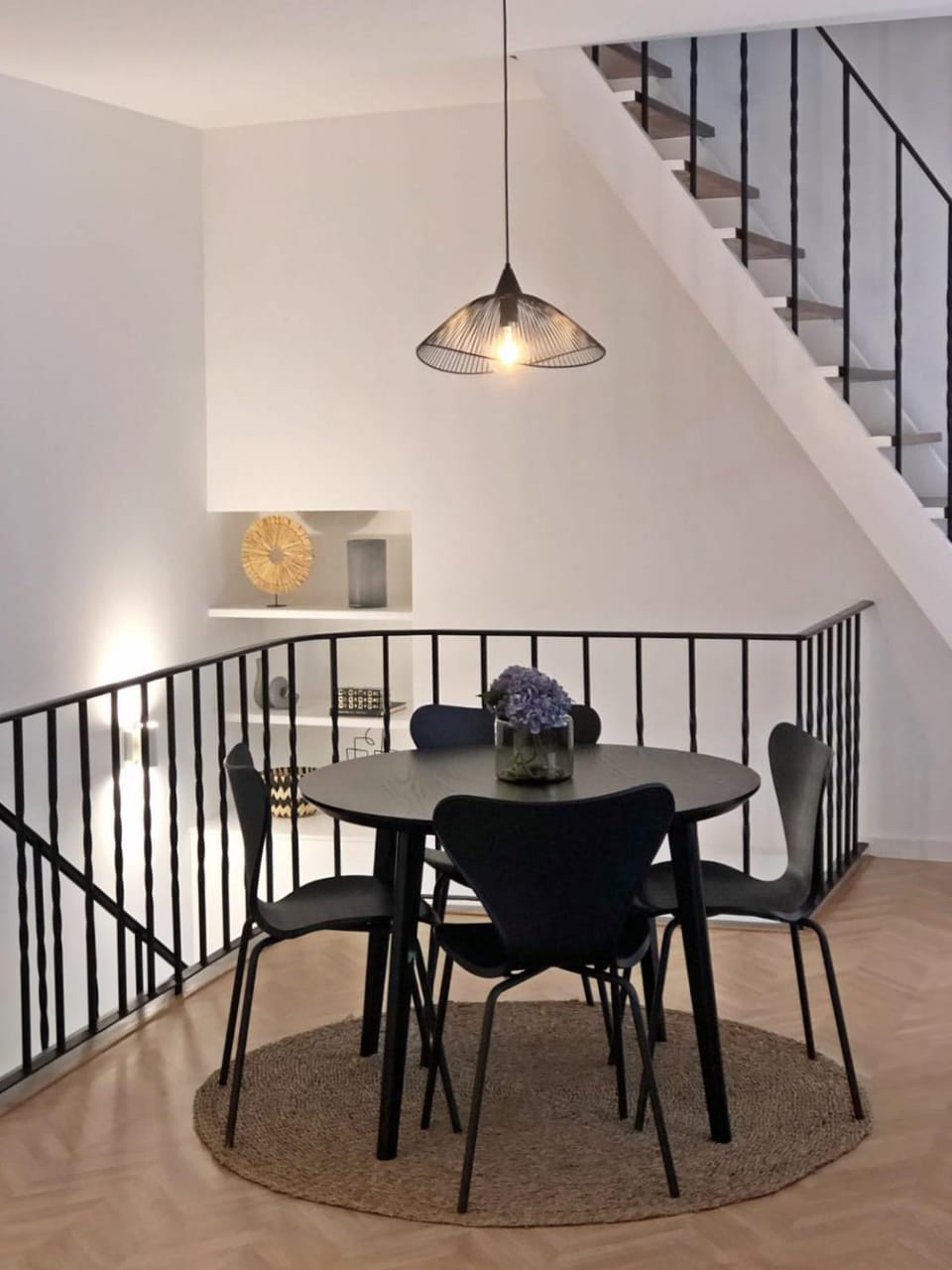 Seating area, Dining area