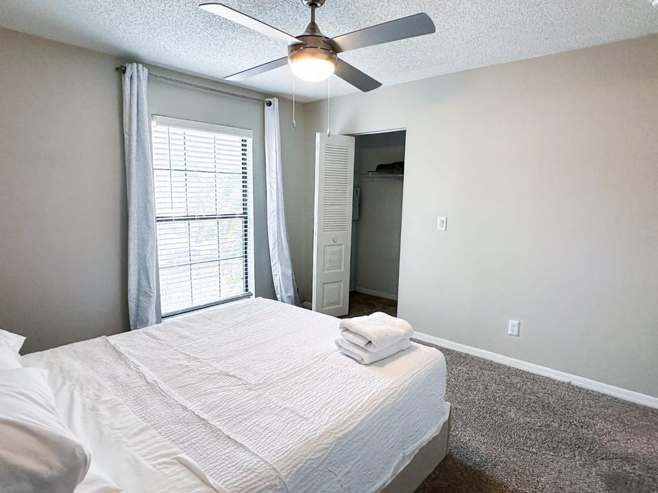 Serene Townhouse near Moffitt, Advent, & USF House in Tampa