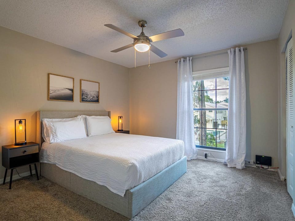 Serene Townhouse near Moffitt, Advent, & USF House in Tampa