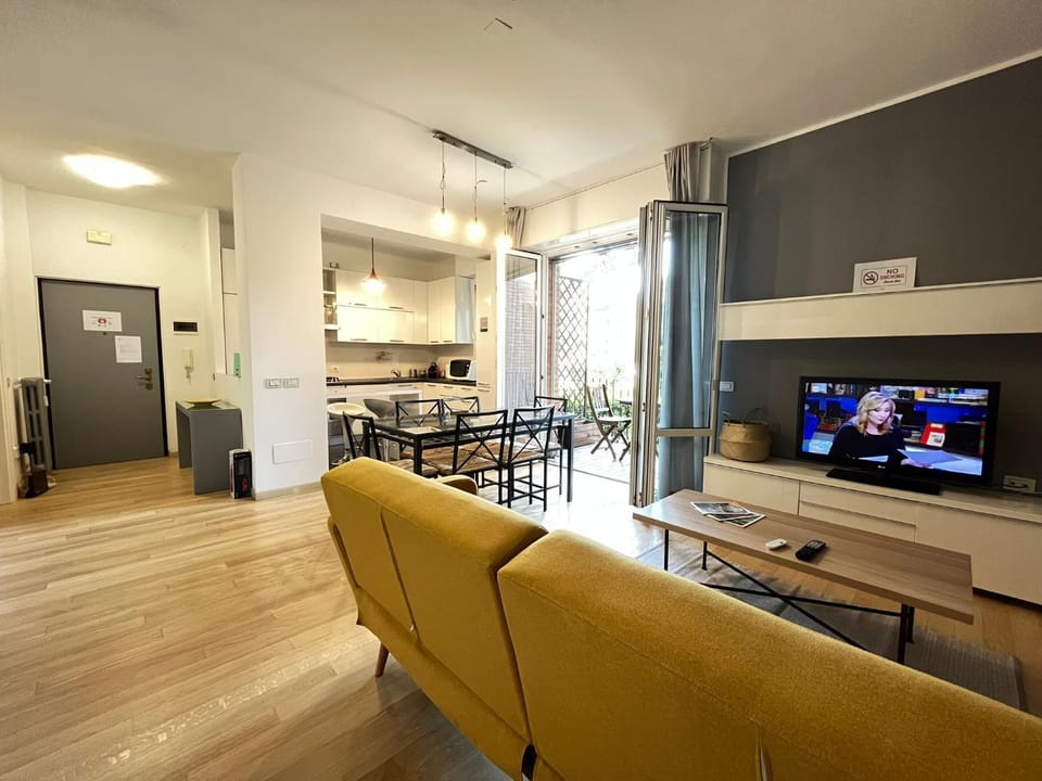 TV and multimedia, Kitchen or kitchenette, Living room, Seating area, Dining area, minibar