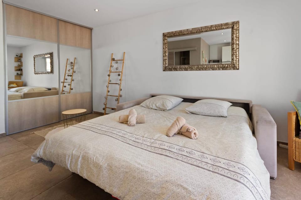 L'Aristide - Hypercentre - Spacious - AC Apartment in Antibes