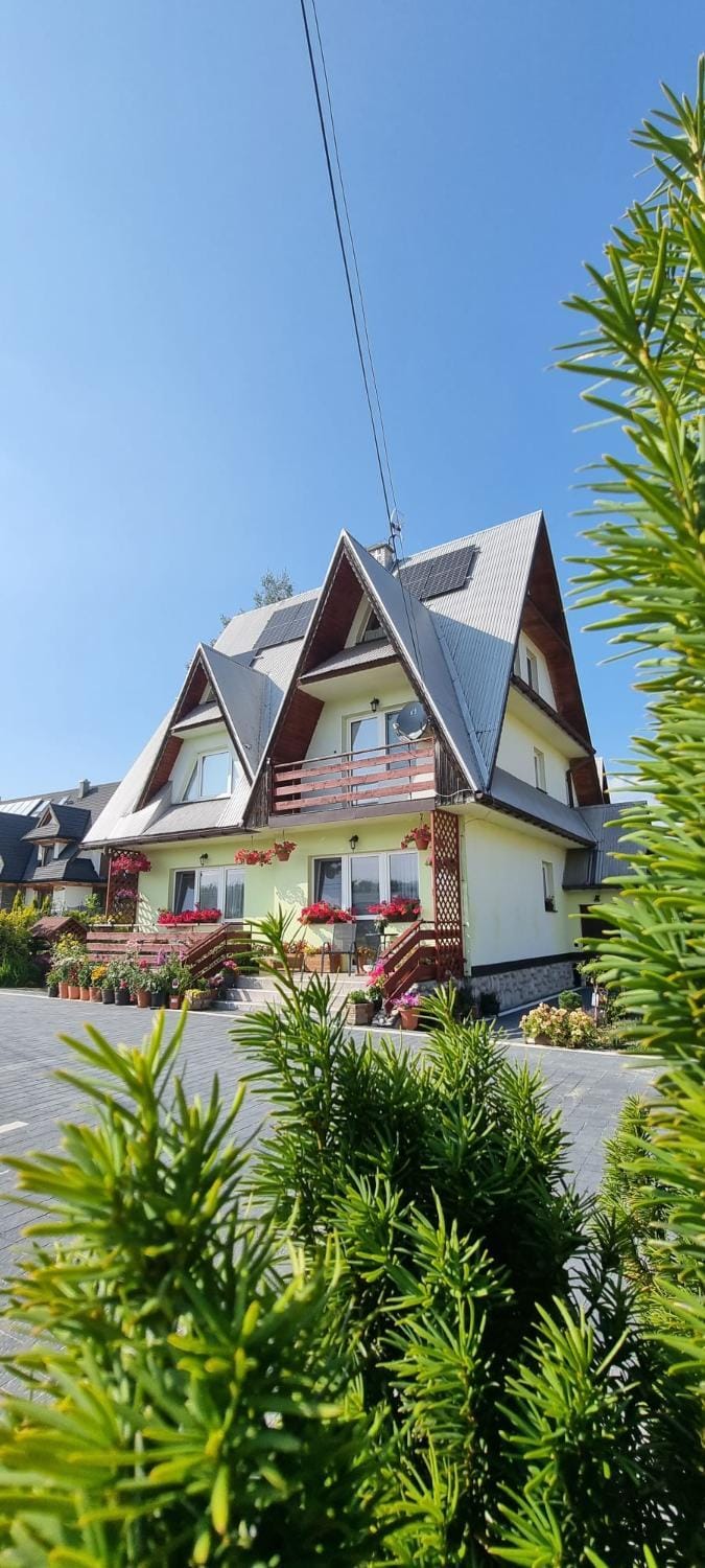 Property building, Garden view, Parking