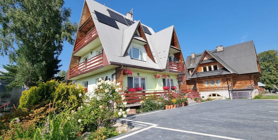 Property building, Garden, Garden view, Parking