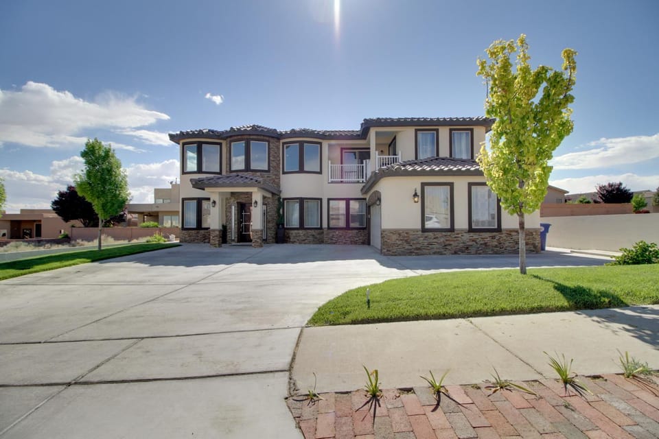 3 Mi to Rio Grande: Albuquerque Home w/ Balcony House in Rio Rancho