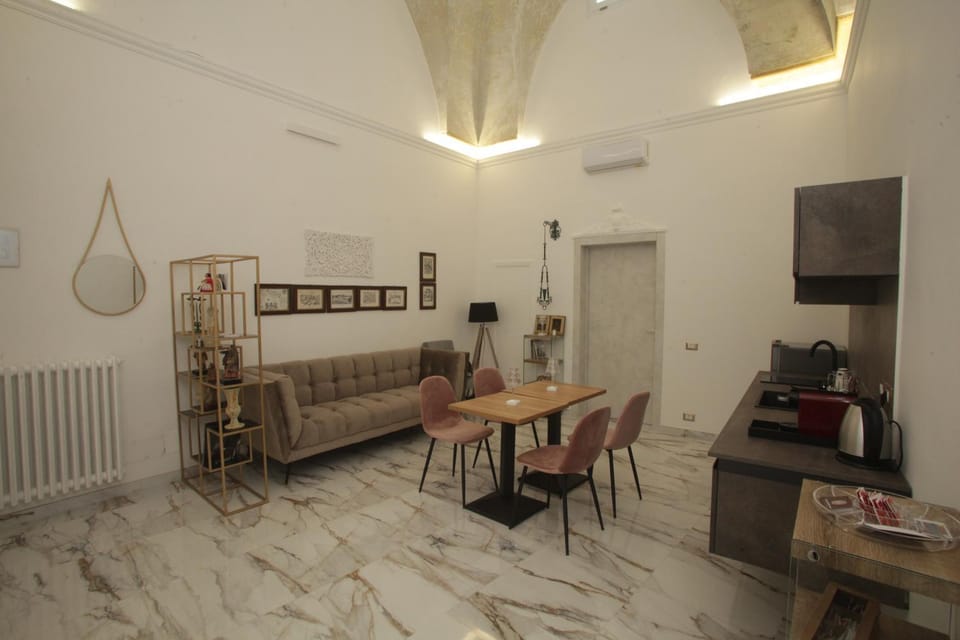 Coffee/tea facilities, Seating area