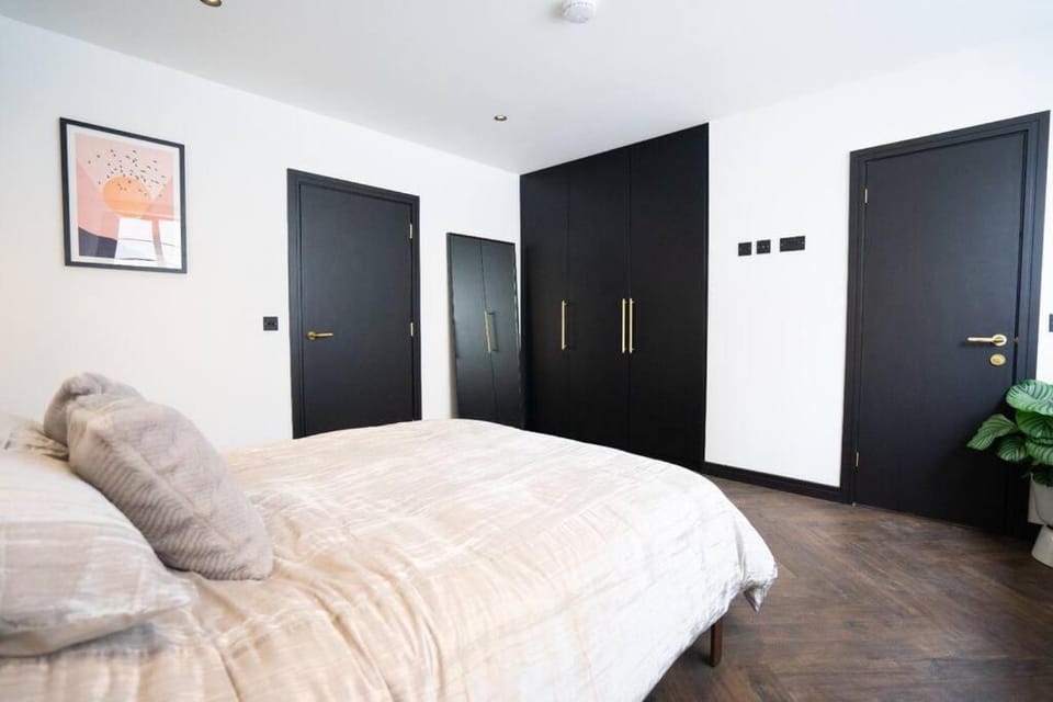 Bed, Photo of the whole room, Bedroom, wardrobe