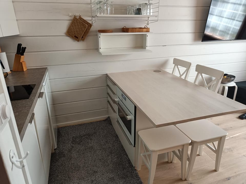 Kitchen or kitchenette, Dining area, dishwasher, minibar, pet friendly, stove