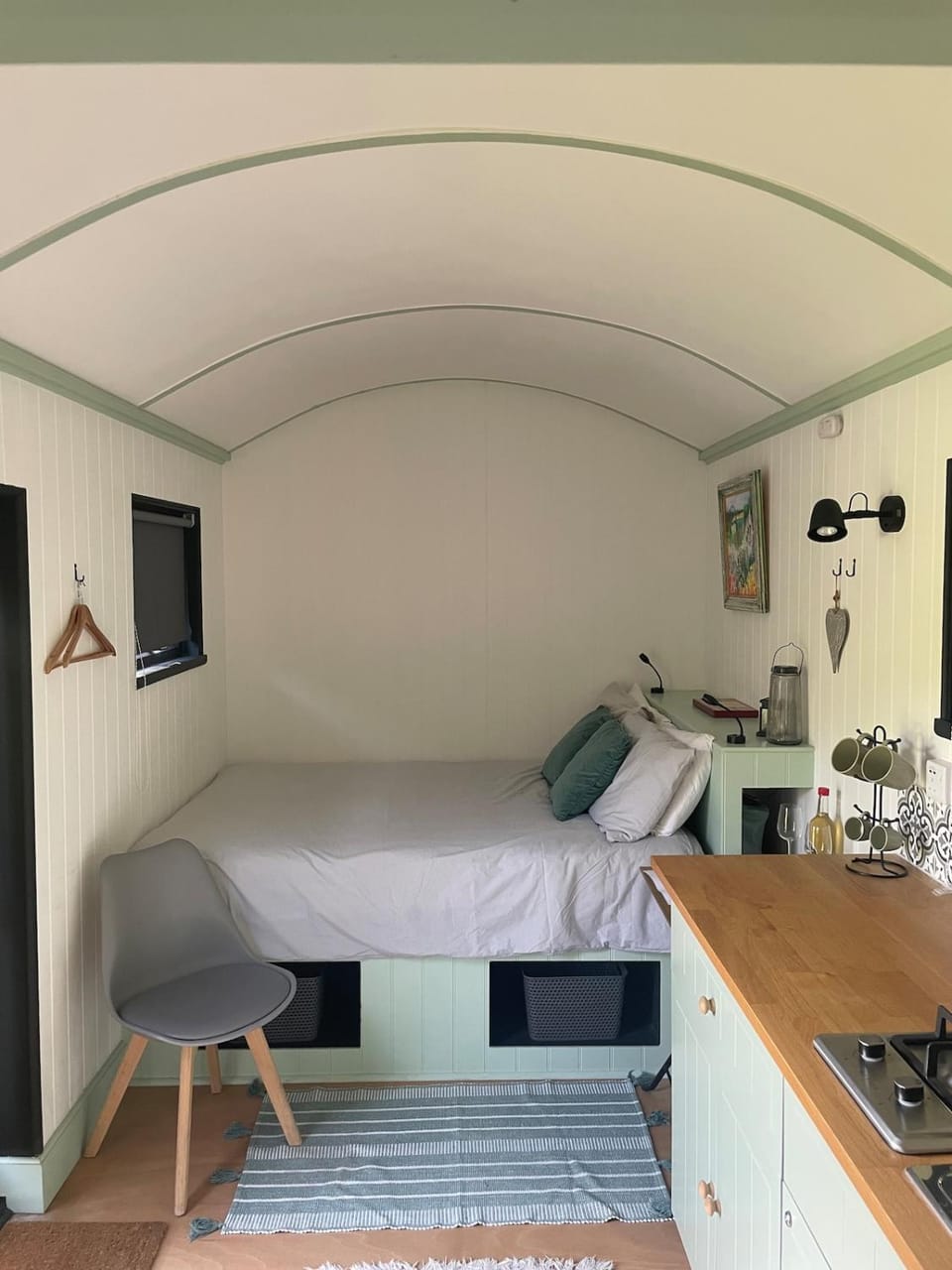 Bed, Living room