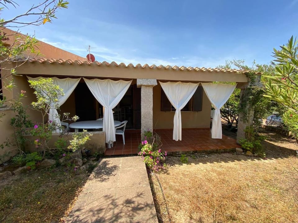 Property building, Garden, Balcony/Terrace