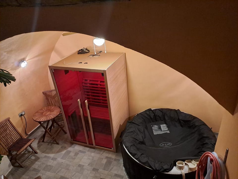 Atraktivna kuća sa saunom i grijanim jacuzzijem House in Cres