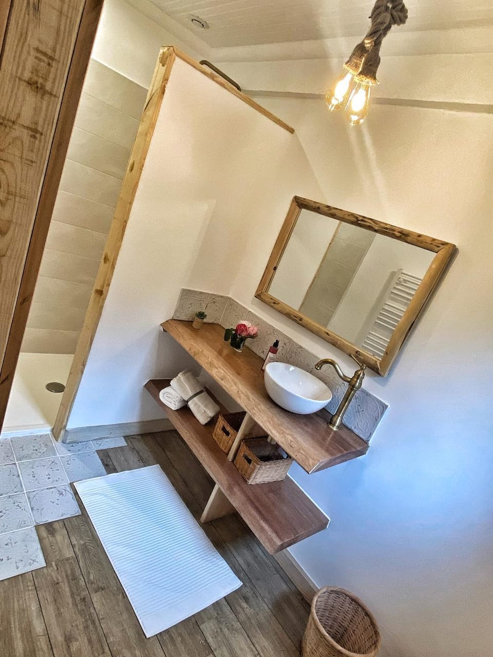 Bathroom, towels
