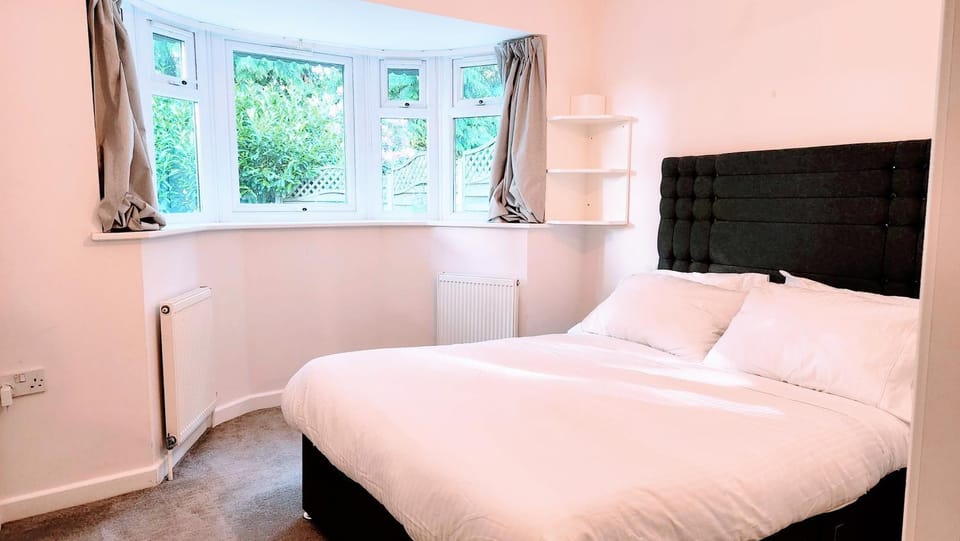 Bed, Photo of the whole room, internet