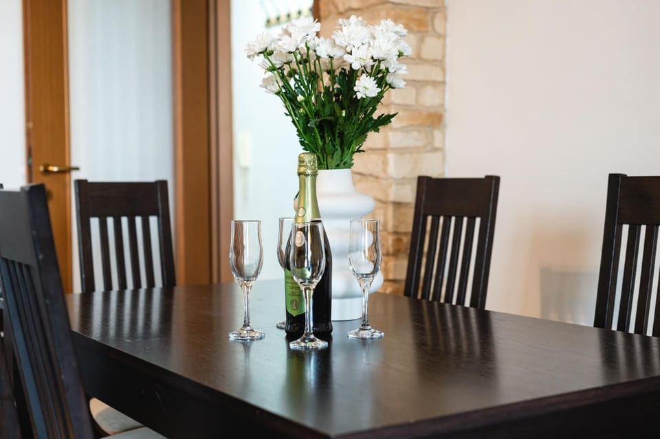 Seating area, Dining area