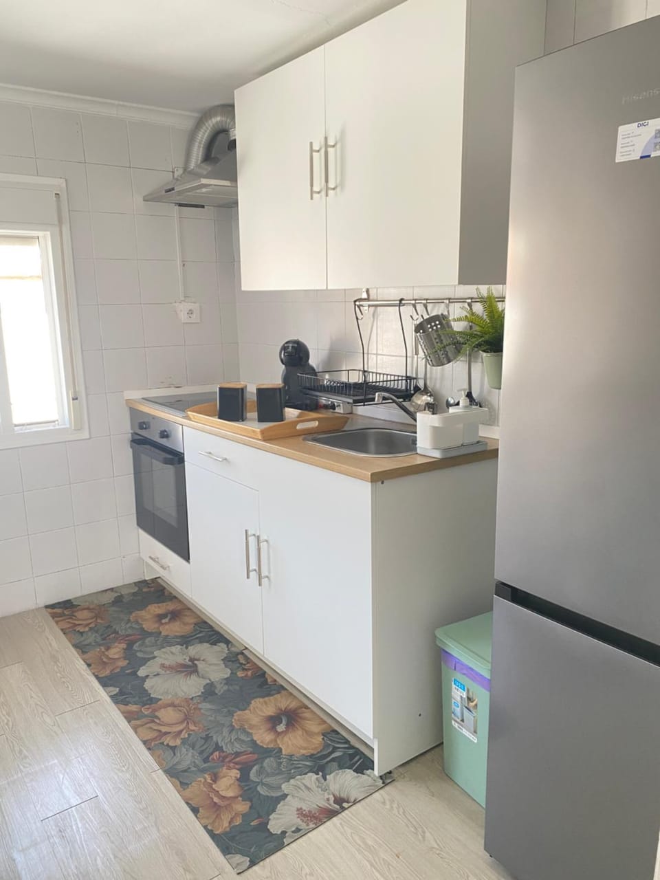 Coffee/tea facilities, Kitchen or kitchenette, oven