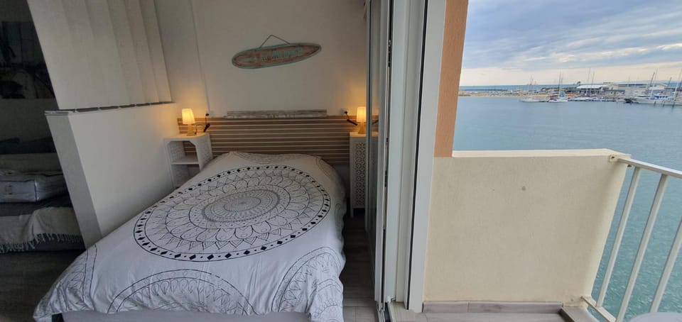 Bed, Natural landscape, Balcony/Terrace, Photo of the whole room, Bedroom, Sea view
