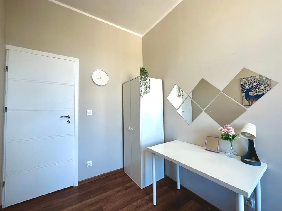 Photo of the whole room, Decorative detail, wardrobe