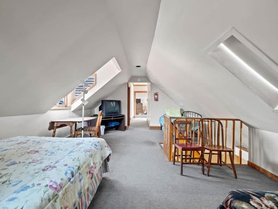 Bed, Seating area, Bedroom