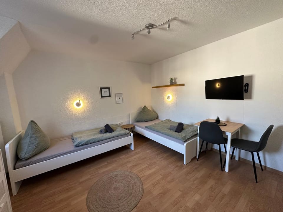 Communal lounge/ TV room, Bed, TV and multimedia, Living room, Bedroom