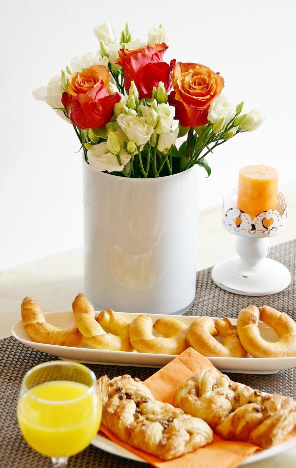 Food and drinks, Food, Breakfast, Continental breakfast, Dinner, Drinks
