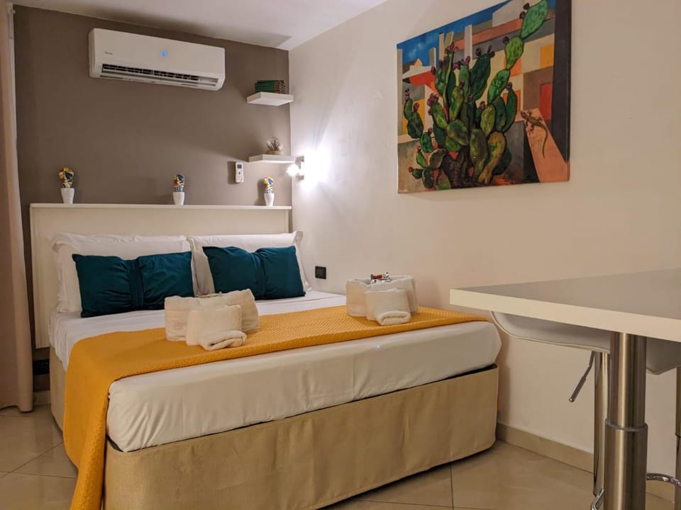Bed, Decorative detail, air conditioner