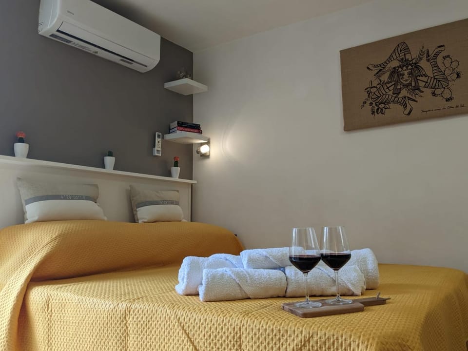 Bed, towels, air conditioner