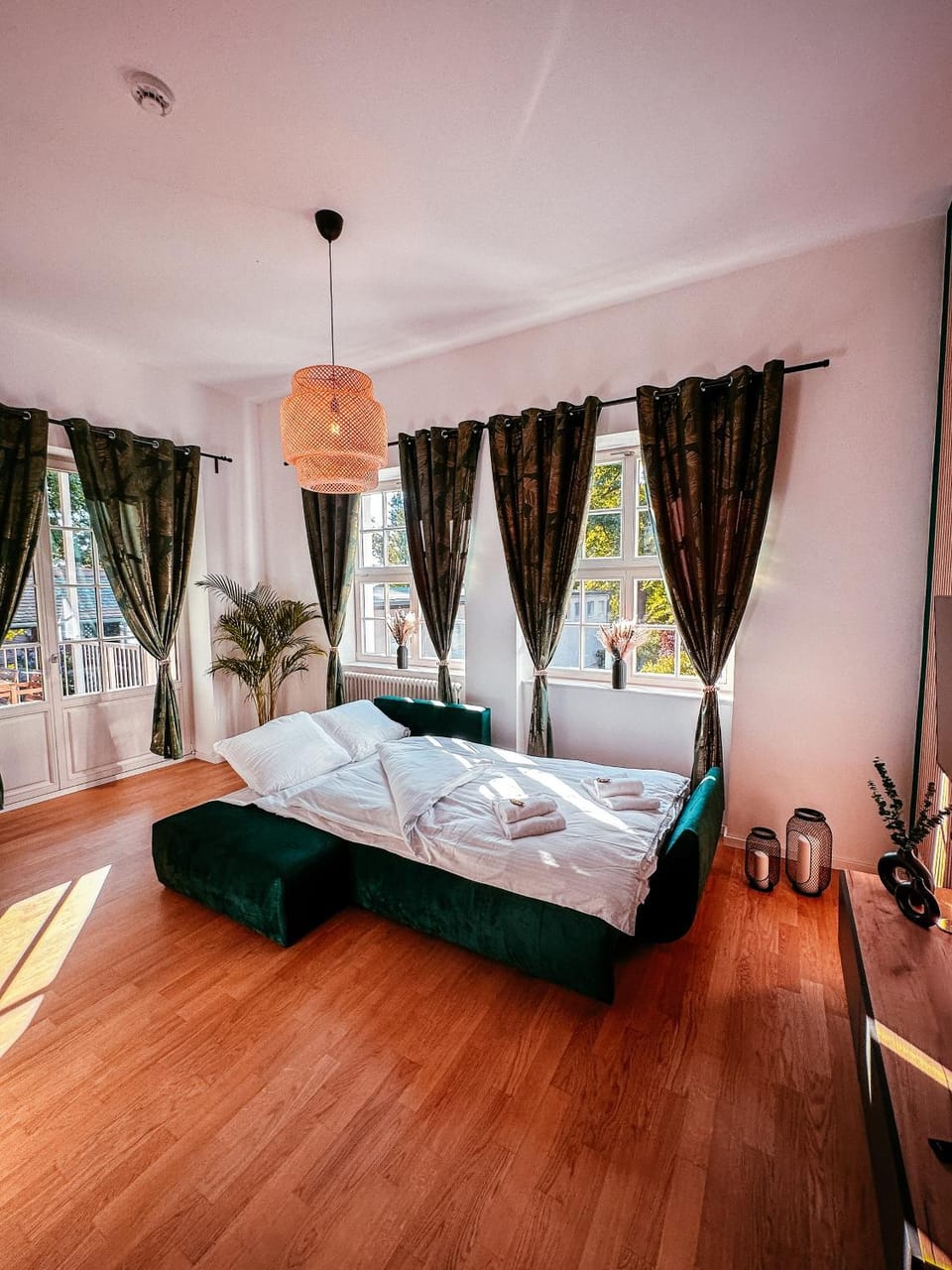 Living room, Photo of the whole room