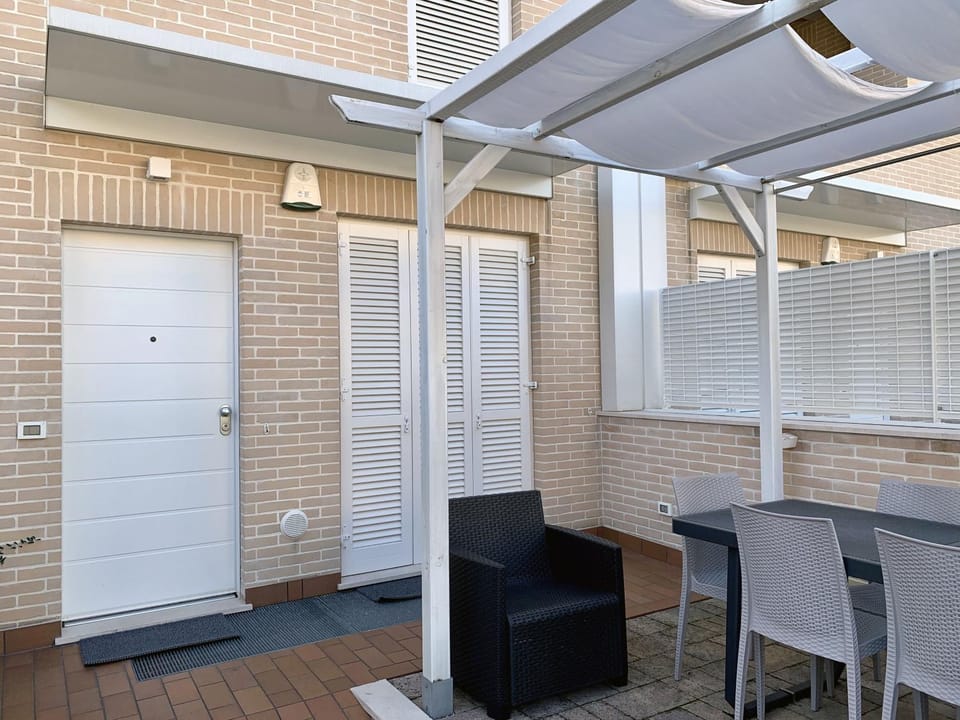 Patio, Dining area