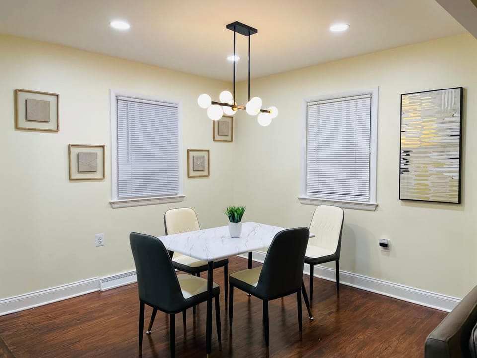 Newly renovated charming home with parking House in Fort Washington
