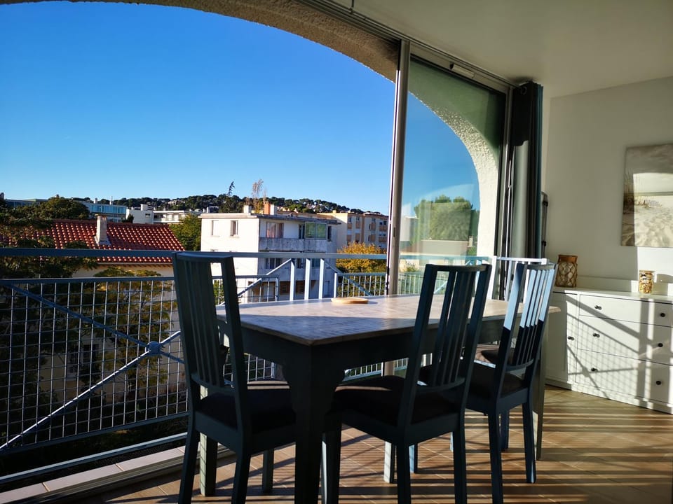 Appartement avec piscine et garage proche plage et commerces Apartment in La Seyne-sur-Mer