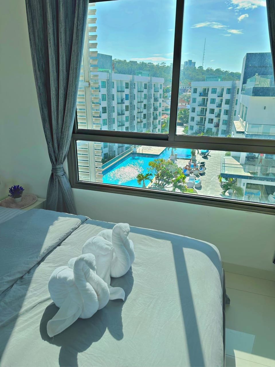 Bed, View (from property/room), Balcony/Terrace, Bedroom, Pool view, Swimming pool, sunbed, towels