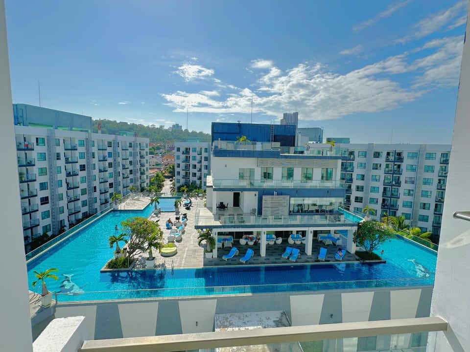 Property building, Day, Natural landscape, Pool view, Sea view, Swimming pool, sunbed
