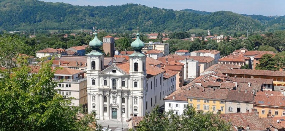Grazioso Appartamento in Centro Storico "ALLE MURA DEL CASTELLO 1 Stefano e Paola Marchesini" Apartment in Gorizia