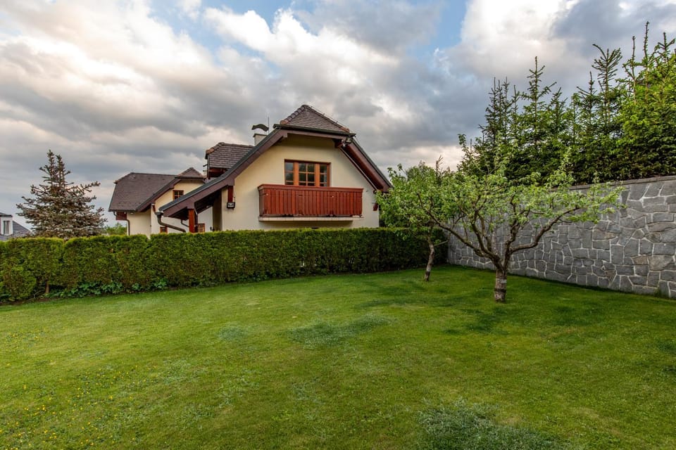 Property building, Spring, Day, Garden, Garden view