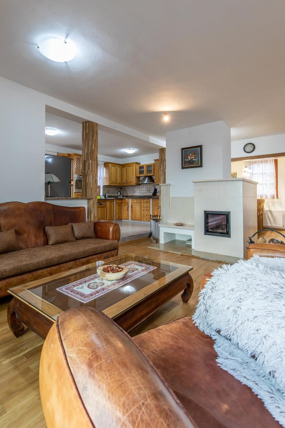 Kitchen or kitchenette, Living room, Seating area