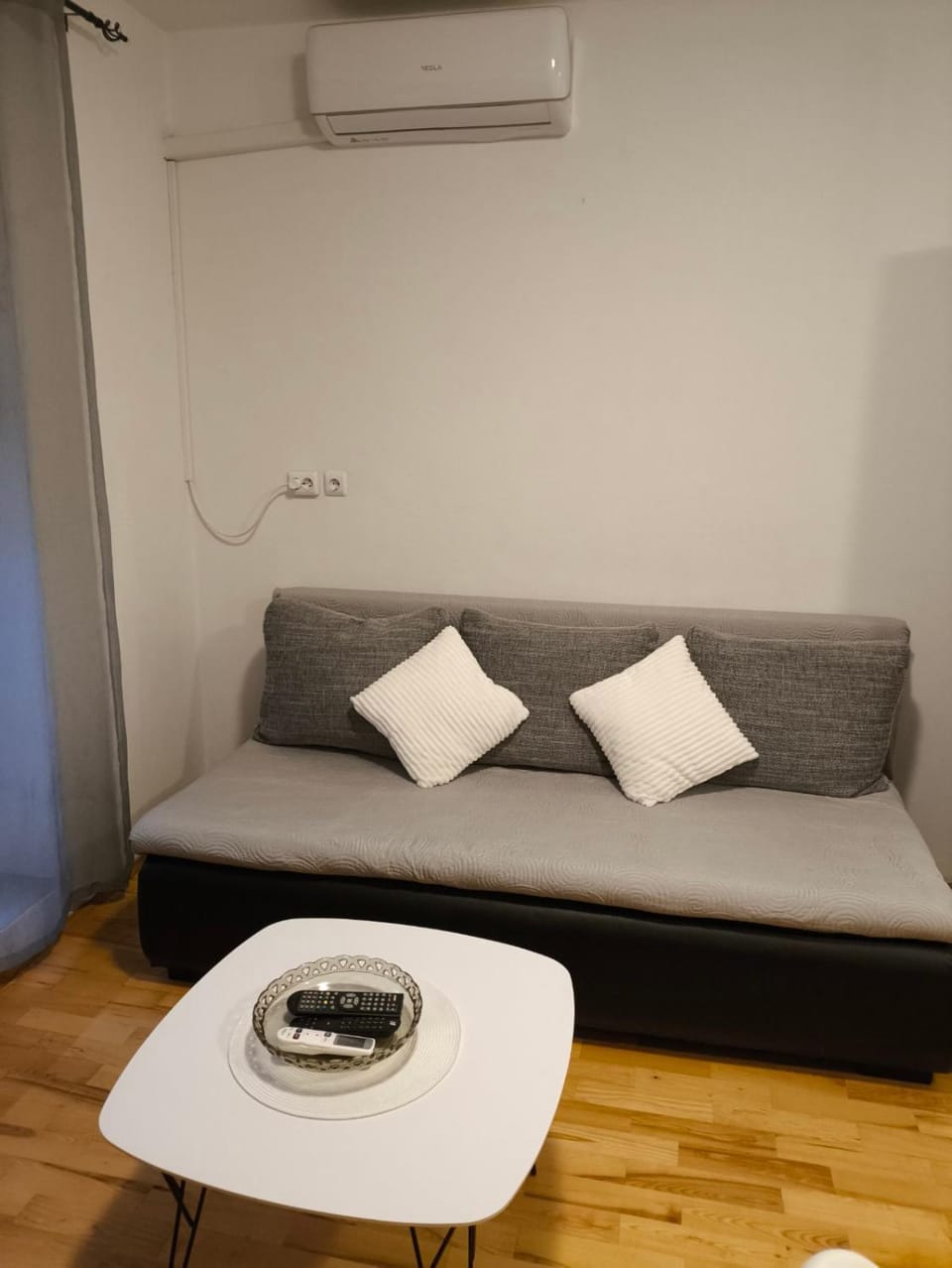 Living room, Seating area, air conditioner