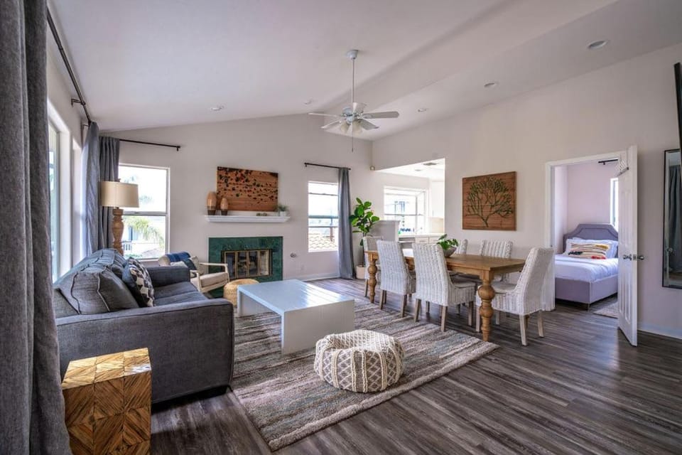 Sunlit La Jolla Village Gem with Peak Ocean Views House in La Jolla