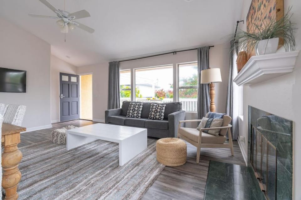 Sunlit La Jolla Village Gem with Peak Ocean Views House in La Jolla