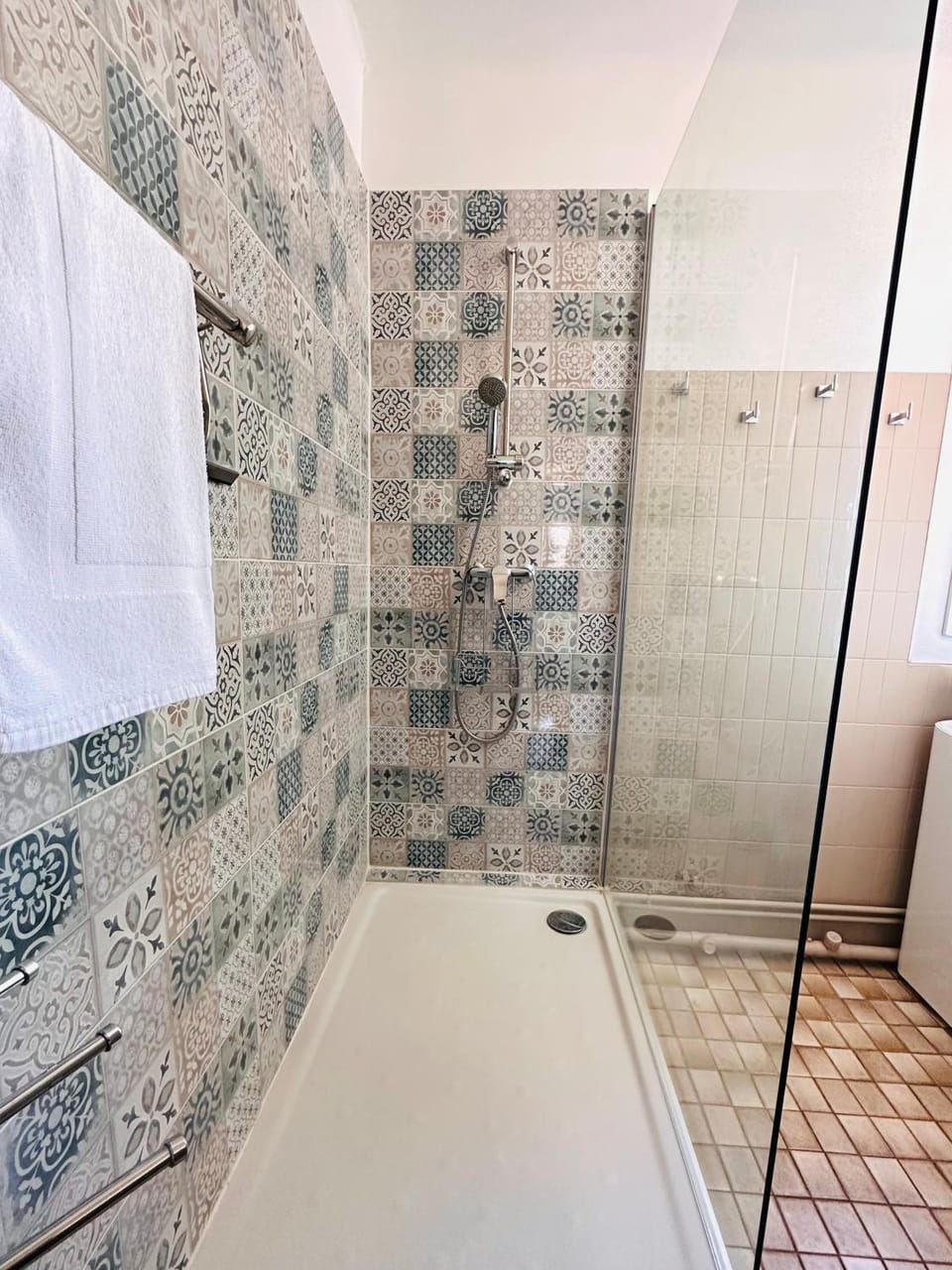 Shower, Bathroom, towels