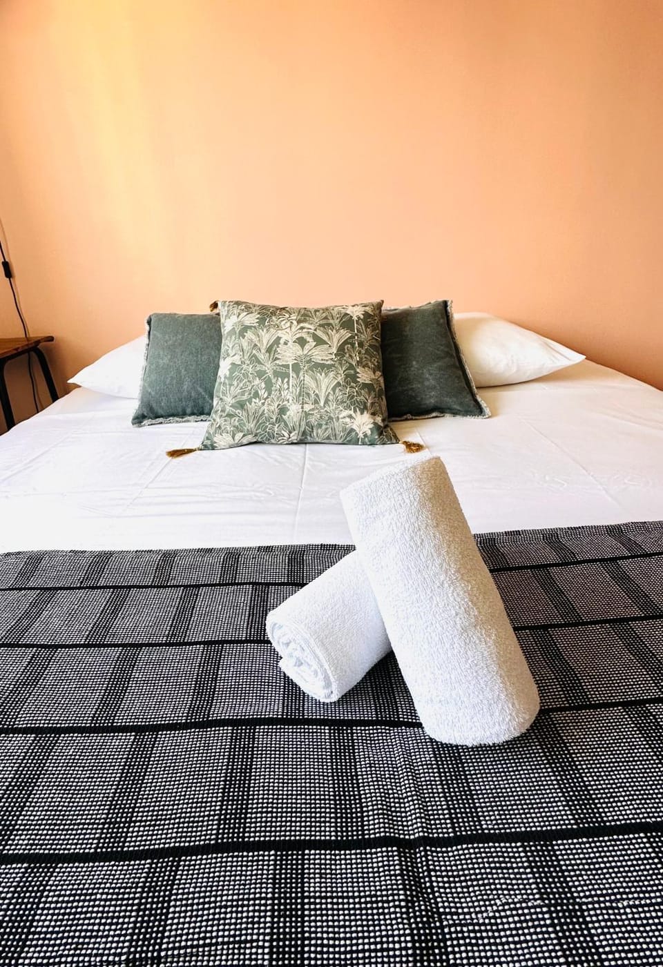 Bed, towels
