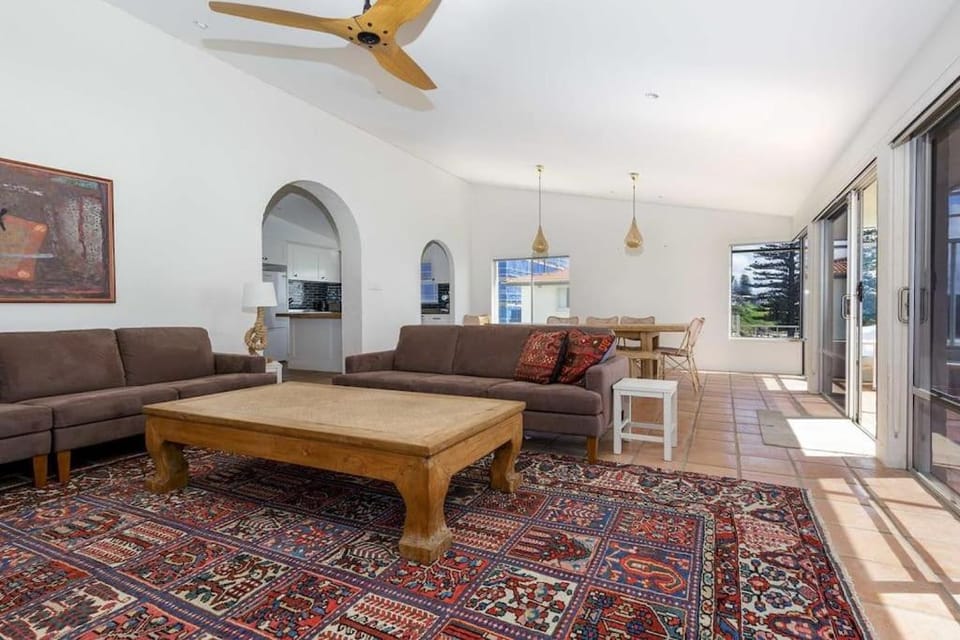 Luxe Oceanfront Penthouse! Yamba's best Suncrest 5 House in Yamba