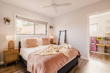 An Idyllic Boho Style Retreat High-end kitchenware House in Mermaid Waters