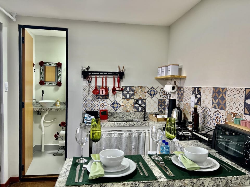 Coffee/tea facilities, Kitchen or kitchenette, Dining area