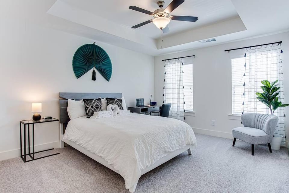 Bed, Photo of the whole room, Bedroom, fireplace