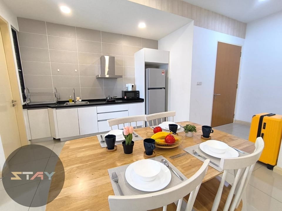 DP Family 6Pax Stylish Comfort Netflix BySTAY Apartment in Johor