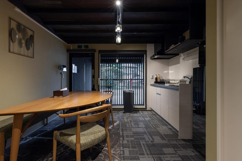 Kitchen or kitchenette, Dining area