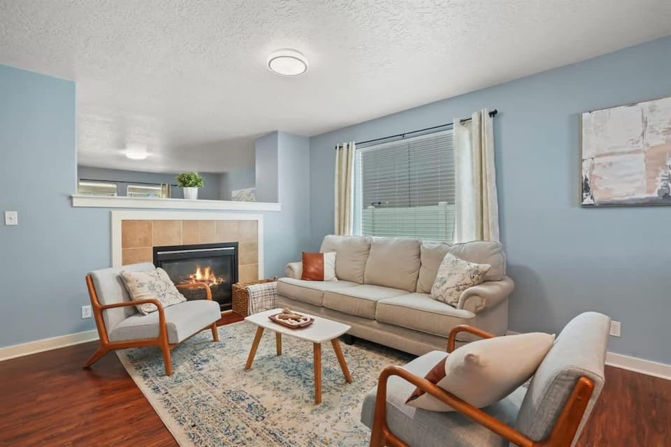 Large Nampa Gathering! Basketball courts Community House in Nampa