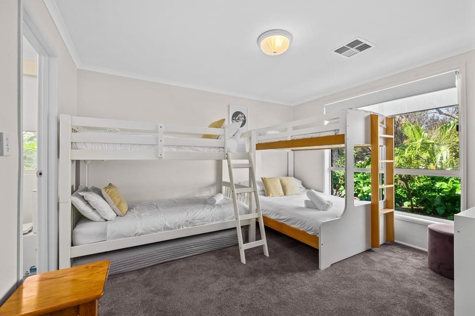 Bedroom, bunk bed