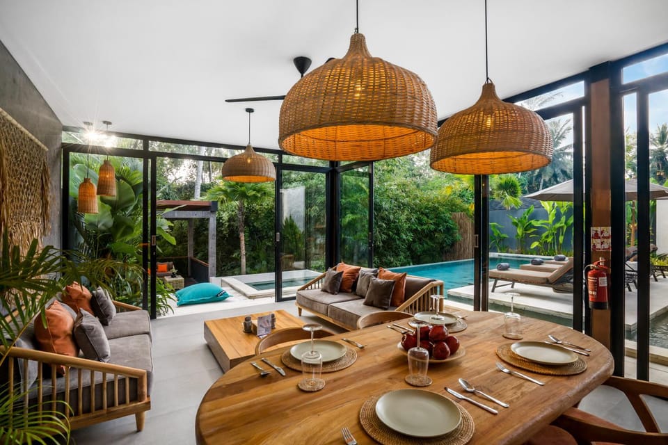 View (from property/room), Living room, Seating area, Dining area