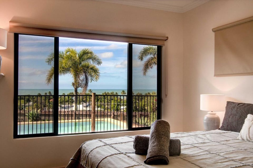 Le Reve Wake up to sunrises and tropical breezes House in Mission Beach