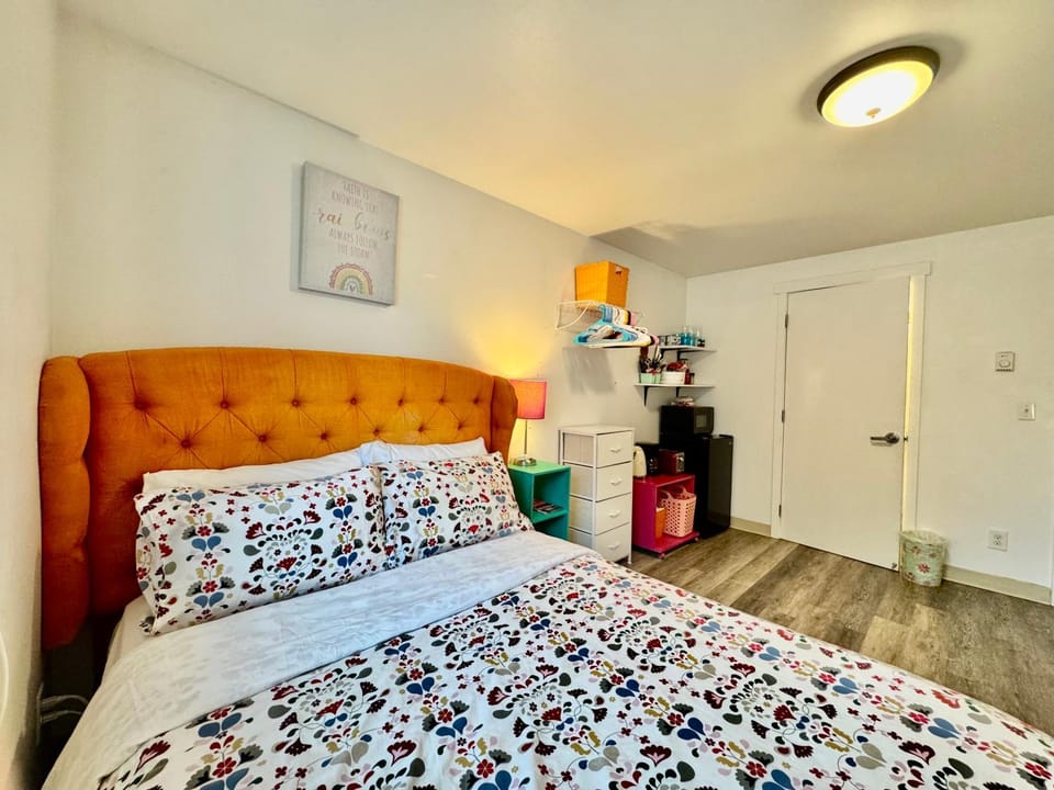 Bed, Kitchen or kitchenette, Photo of the whole room, Bedroom, wardrobe